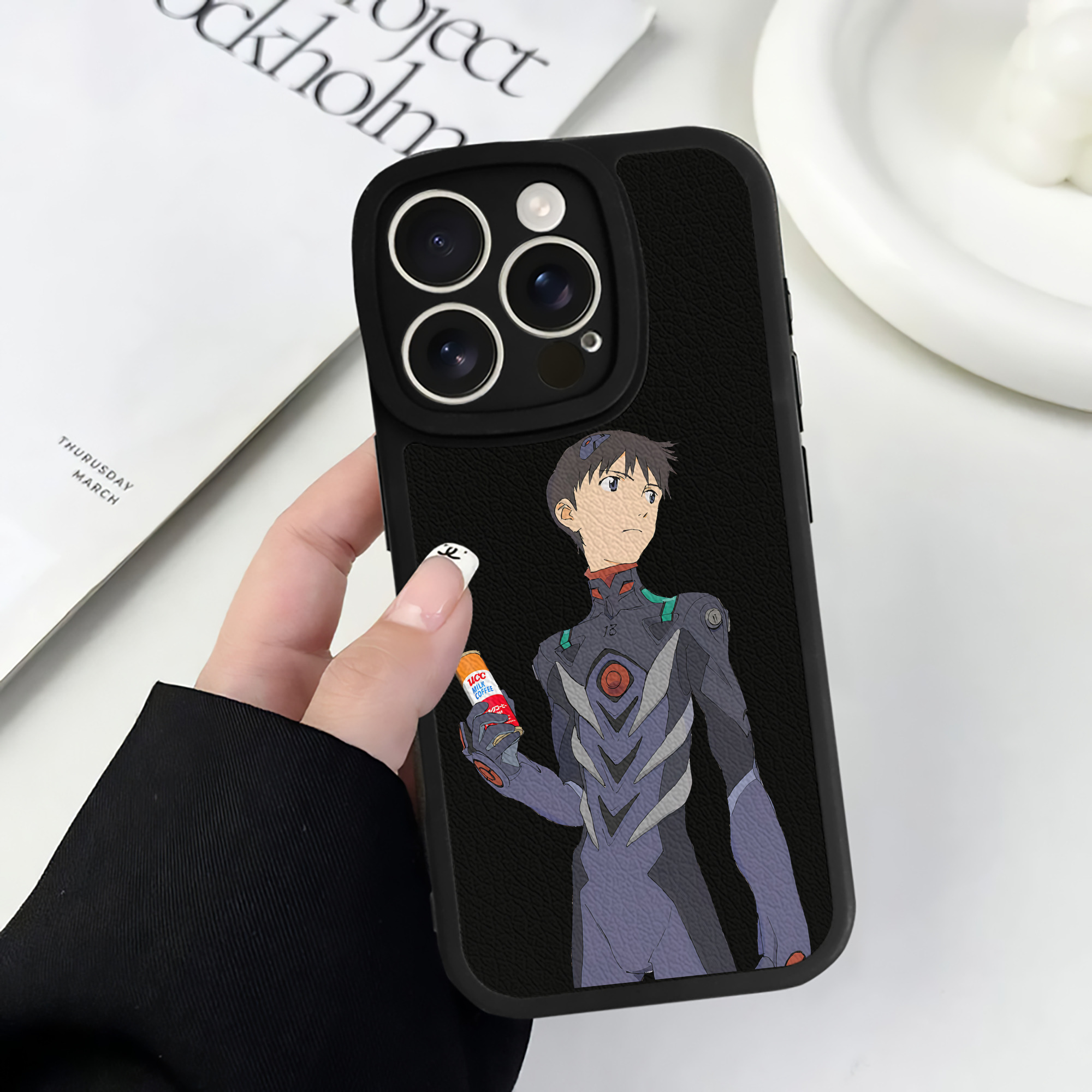 （画像用） EVA 新世紀エヴァンゲリオン 【iPhone 16シリーズ対応】シリコンスマホケース（レザー調） 材質：シリコン
